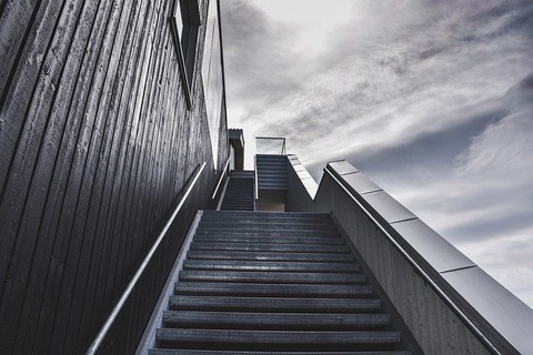 stairs-918735_640