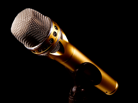 microphone-2763602_640