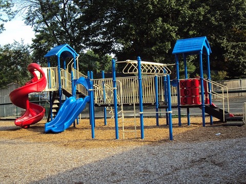 playground-411362_640