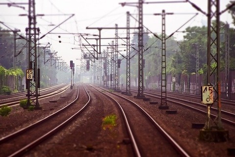 railway-tracks-3455169_640