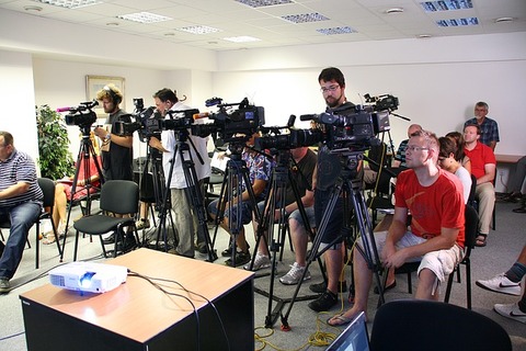 press-conference-1166343_640