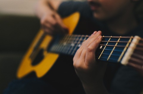 guitar-2559985_640