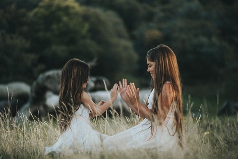 girls-g1c3643c8c_640