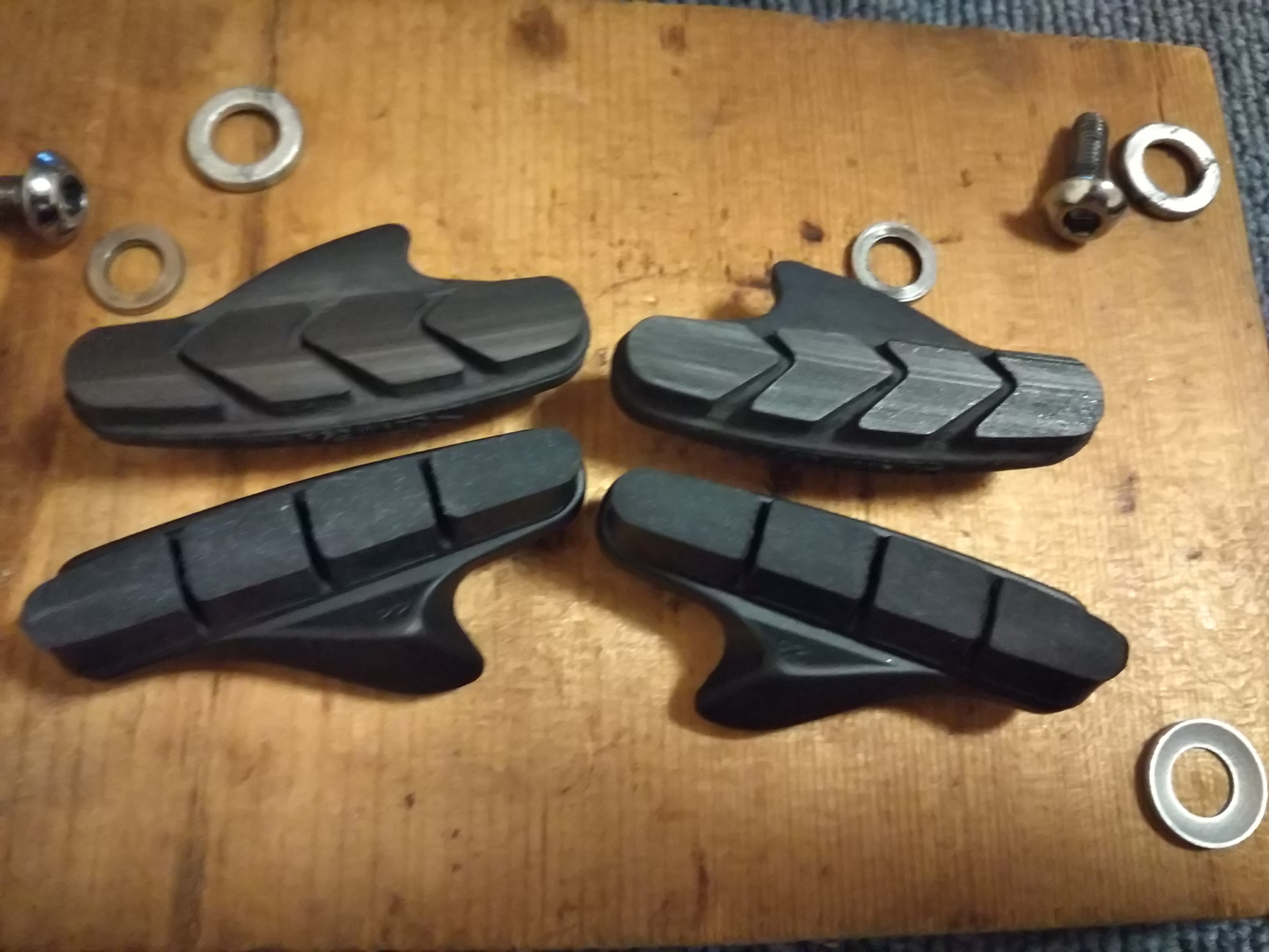 ロードバイクgiosフェニーチェのブレーキシューをシマノに交換した件 シーバス電脳日誌 ロードバイクでサイクリングも