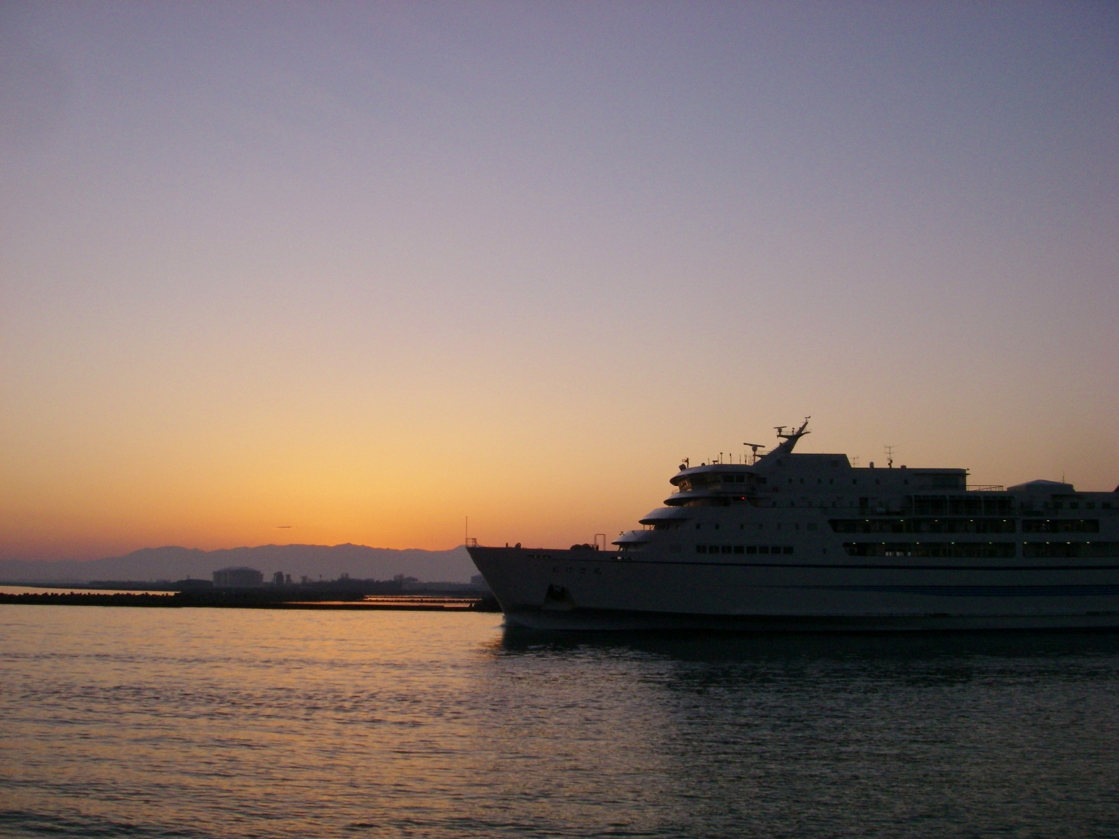 新潟西港赤灯台や釣り堤防 やすらぎ堤 ホオジロの初音 ジョギング シーバス電脳日誌 ロードバイクでサイクリングも