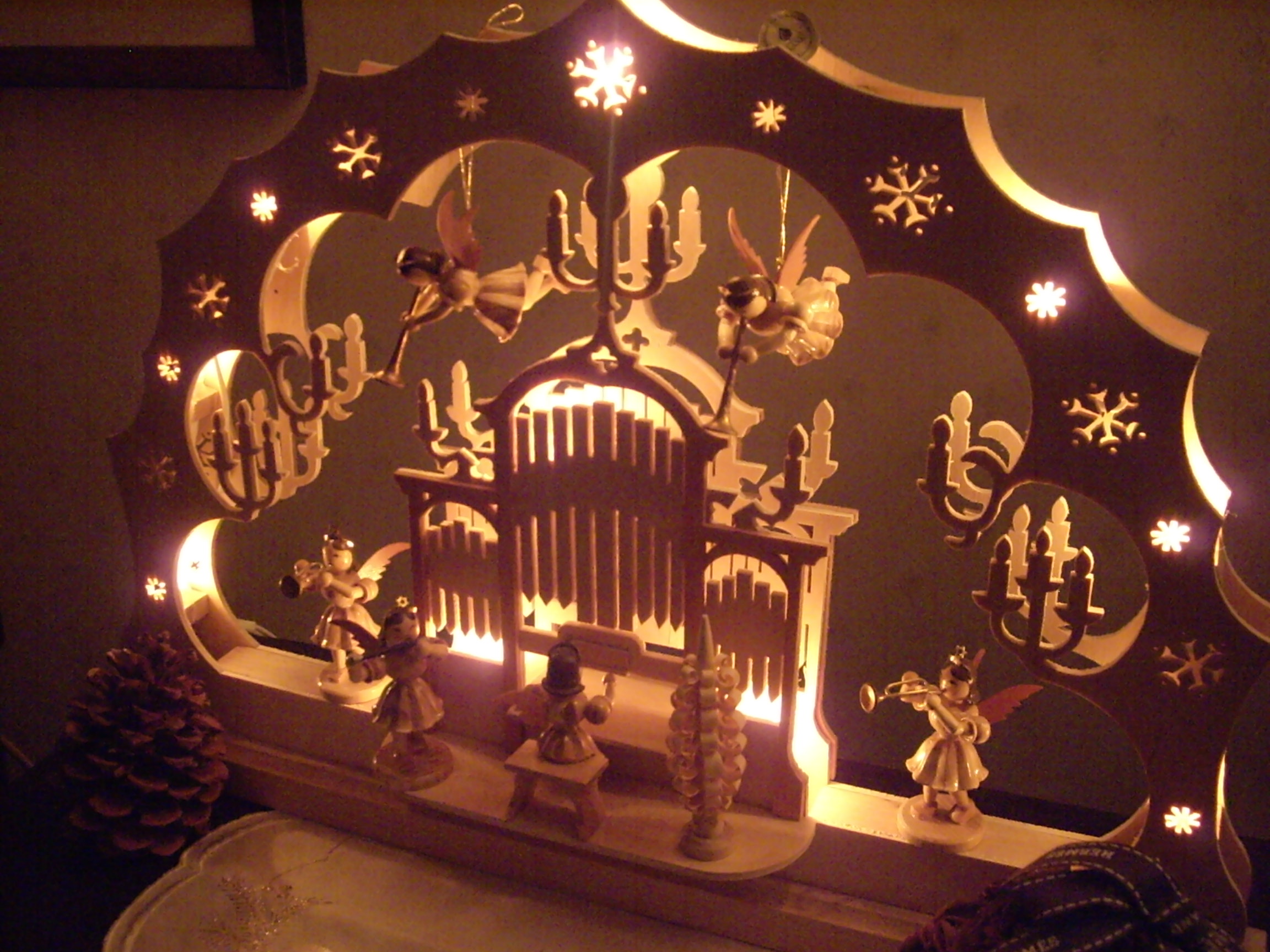 ドイツのクリスマス飾りに囲まれて クリスマスのアレンジメントレッスン マダムミネルヴァ の美食日記