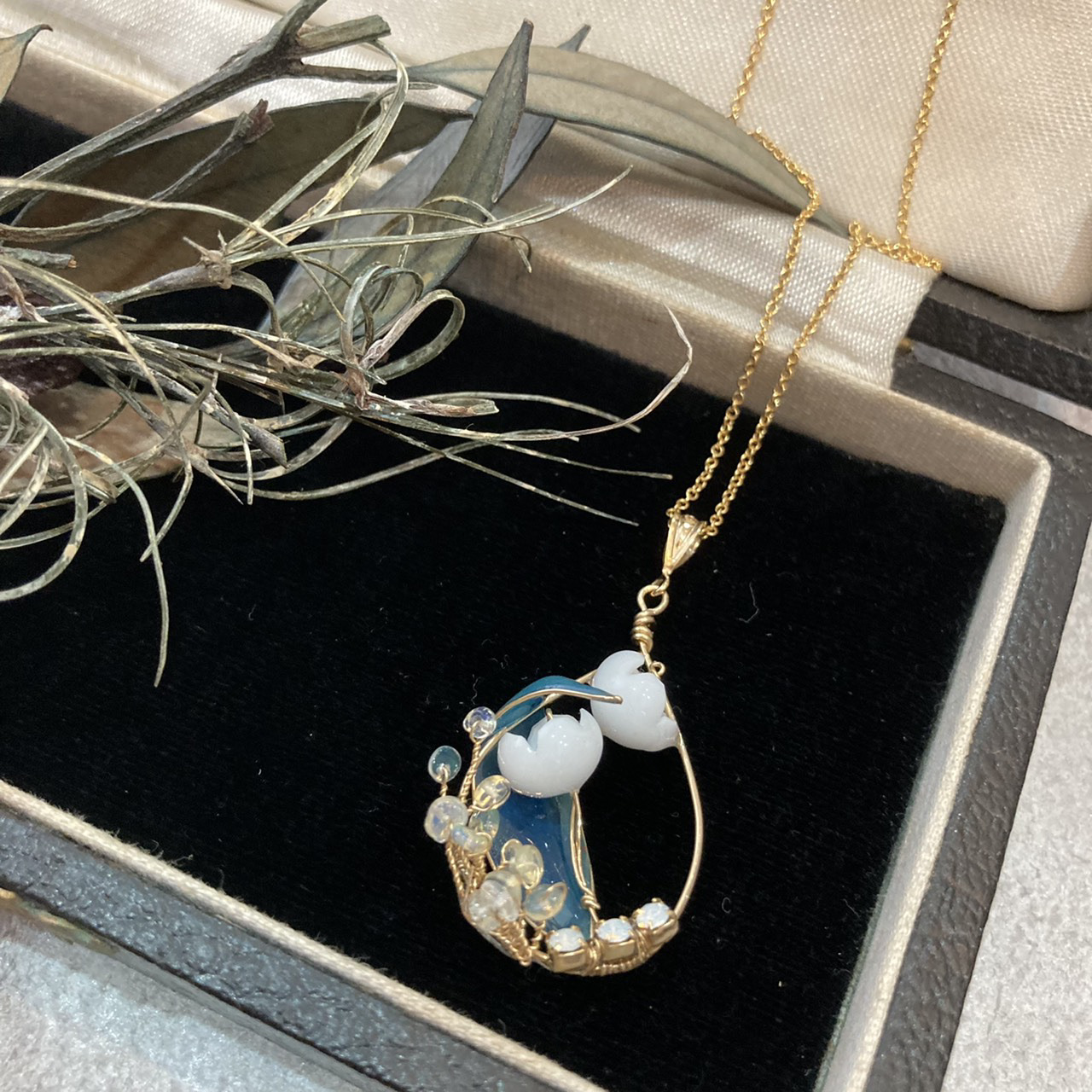 14kgfブラックカラーオパール・花びらカラーオパールピアス/イヤリング 14kgfブラックカラーオパール・花びらカラーオパールピアス/イヤリング