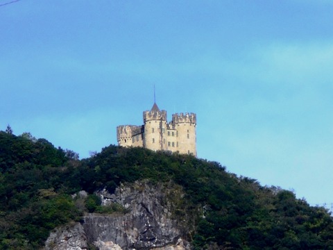 28番への道（バブルの城）