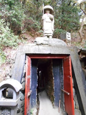 51番石手寺（洞窟出口）