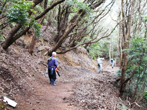 ２３番への道（山座峠）
