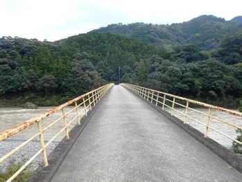 ２１番への道（那賀川の水井橋２）