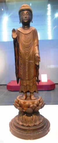 清凉寺式釈迦如来像