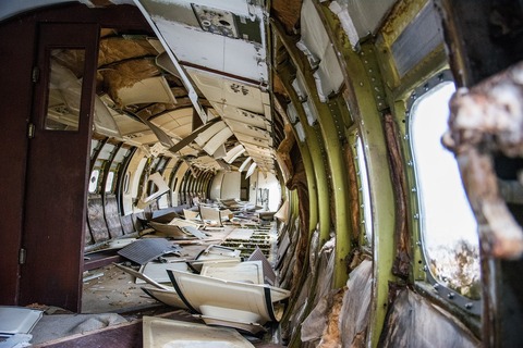airplane-crash-384690_1280