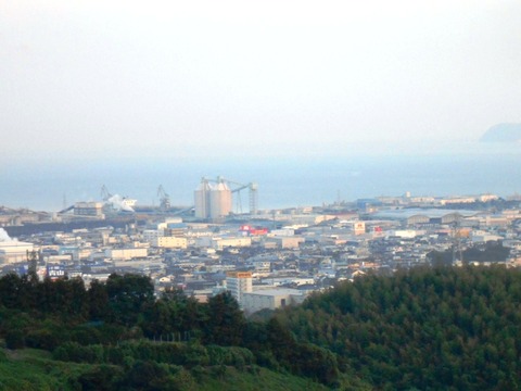 65への道（伊予三島遠景２）