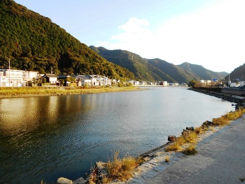 ４１番への道（津島岩松川）