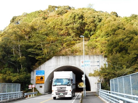 ４０番への道（正木トンネル）