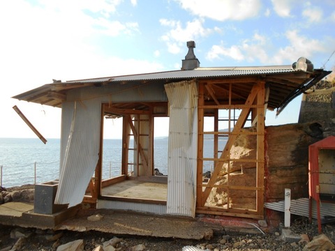 崩壊した大師堂（羽根岬）