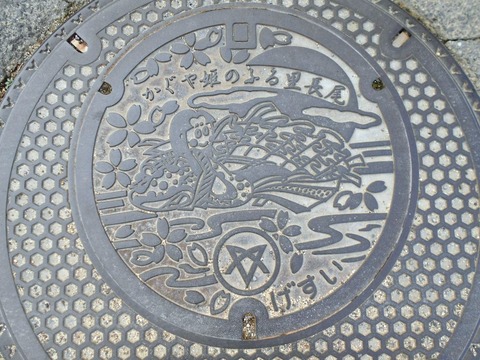 87への道（マンホール）