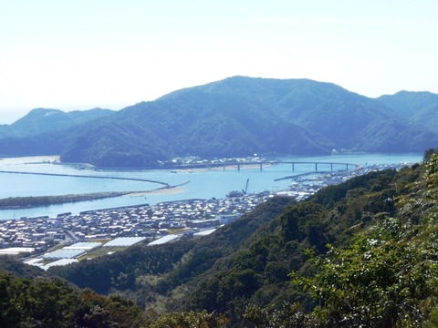 ３６番への道（塚地峠からの景色）