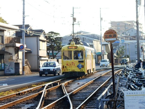 ３２番への道（路面電車）