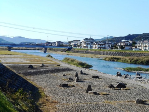 ４０番への道（僧都川）