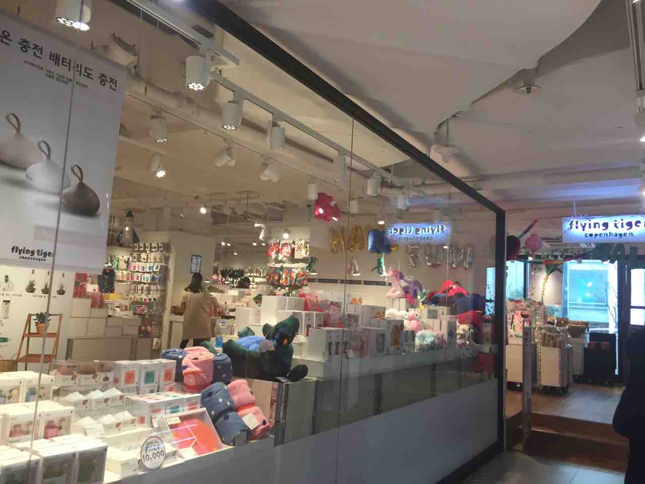 ソウルの風景 サルビア珈琲 大学公園のカフェテリア