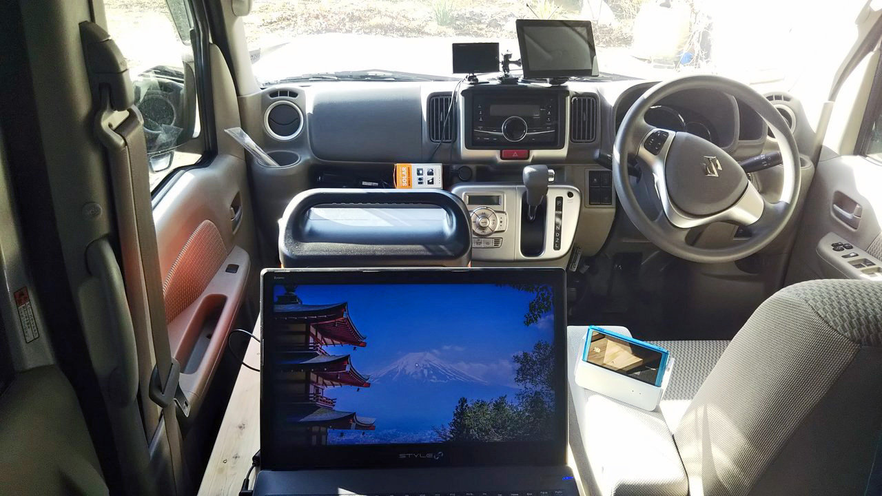 車内で寛ぐ Mimokasagoの 晴れの国 暮らし