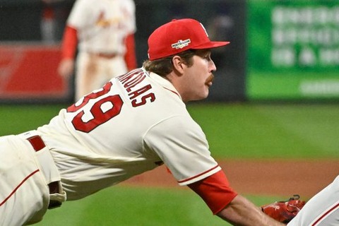 20221010_mikolas_reu-560x373