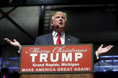 2015-12-29T045928Z_1_LYNXMPEBBS04T_RTROPTP_3_USA-ELECTON-TRUMP