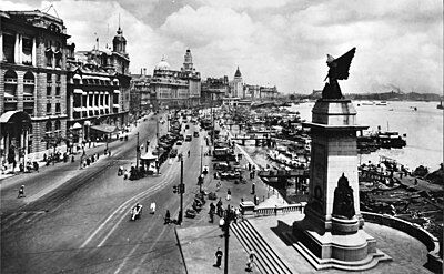 Shanghai_1928_Bund_Cenotaph
