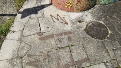 し