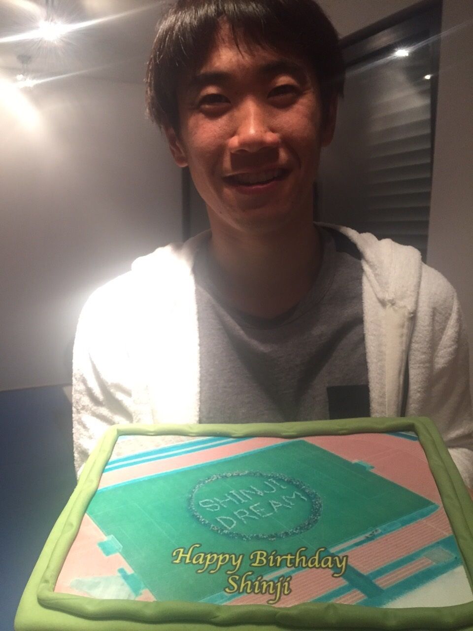 画像 ドルトムント香川真司 27歳の誕生日にサプライズ誕生会 丸岡からバースディソングのプレゼントもw Borussia Dortmund News 画像 ドルトムント香川真司 27歳の誕生日にサプライズ誕生会 丸岡からバースディソングのプレゼントもw Borussia Dortmund News