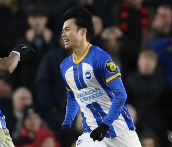 「三笘がボールを奪われても拍手」英国人記者が驚いたブライトンファンの行動。「彼は間違いなくスター」