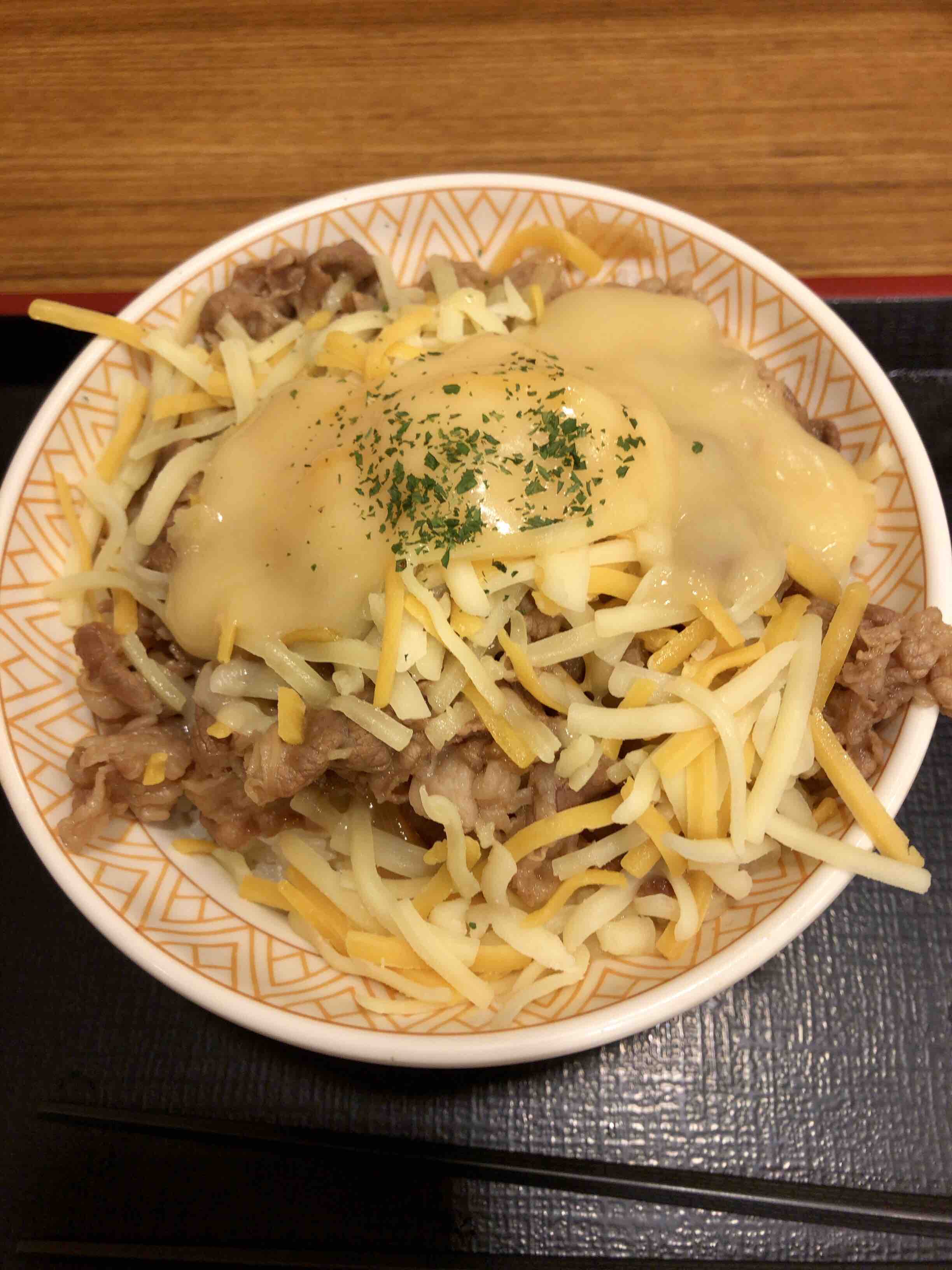 三種 の チーズ 牛 丼