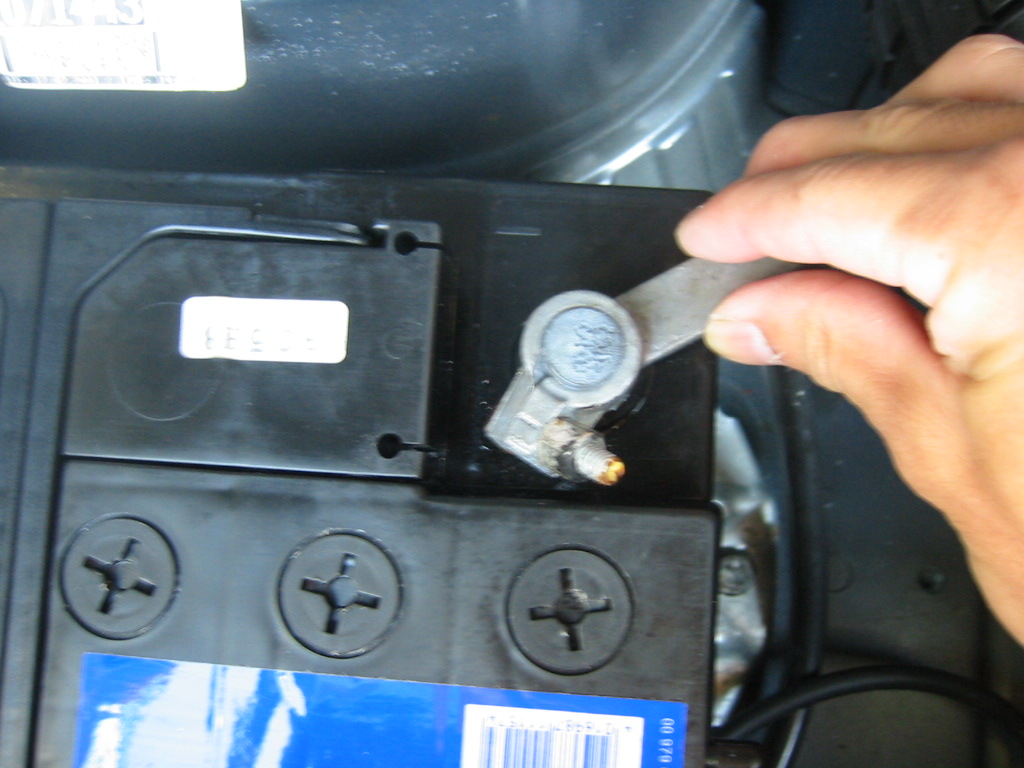 バッテリー端子の弛み 中古車流通研究所 オーナー日記