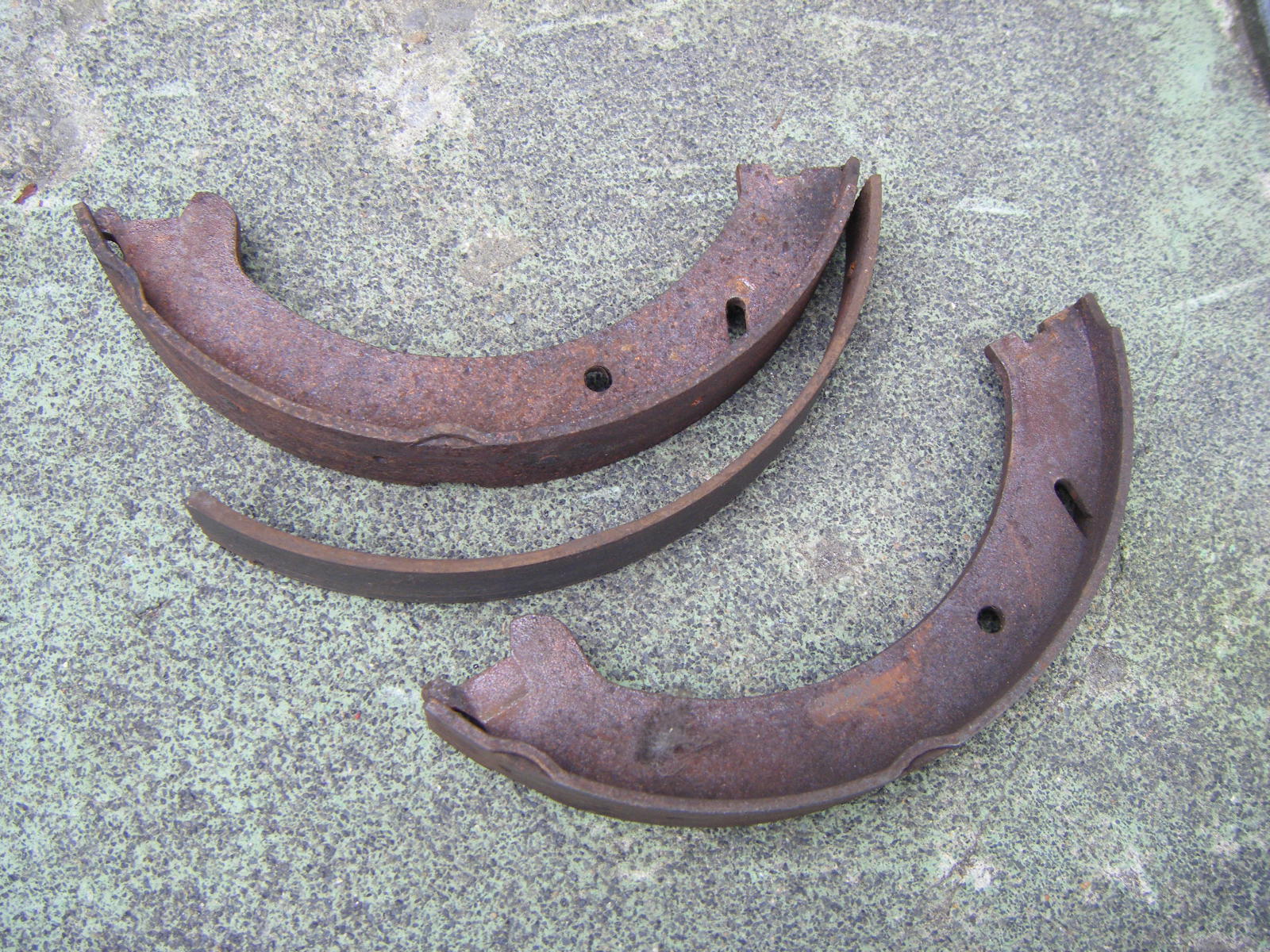 サイドブレーキのシューが剥離 中古車流通研究所 オーナー日記