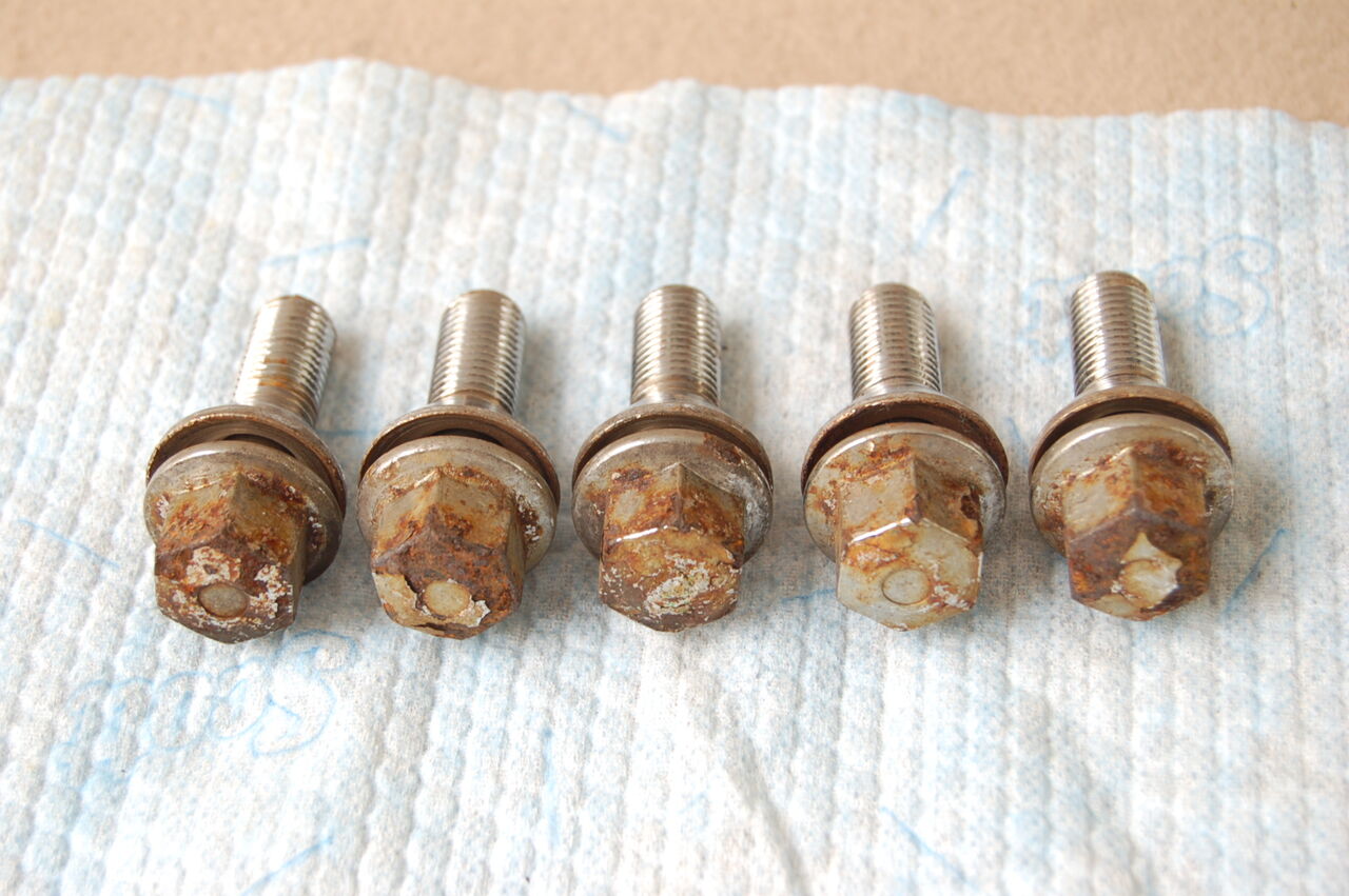 サーブ用ホイールボルトのメッキ加工が完了 : 【中古車流通研究所 