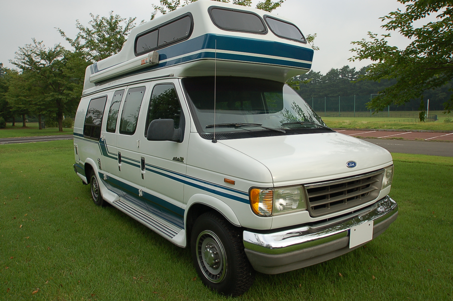 フォード エコノラインのキャンパー入荷 中古車流通研究所 オーナー日記
