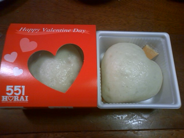 バレンタインは手作りクッキー マドレーヌと551蓬莱のハート豚まん メモ ランダム 変化こそ常態