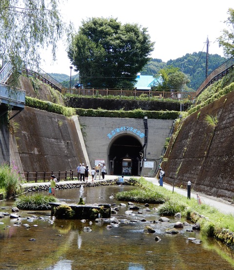 トンネル