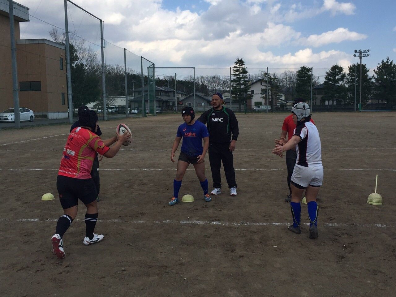 フォラウ愛世 氏が本校に来校され 熱血指導を 佐野日本大学高等学校ラグビー部 フォラウ愛世 氏が本校に来校され 熱血指導を 佐野日本大学高等学校ラグビー部