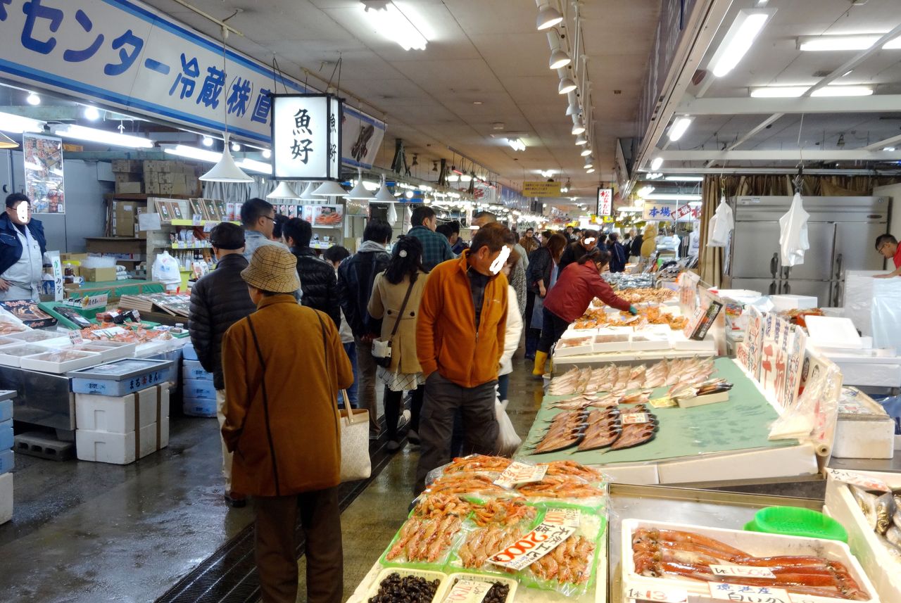 境港水産物直売センター カニ 魚 山陰と小庭 写真