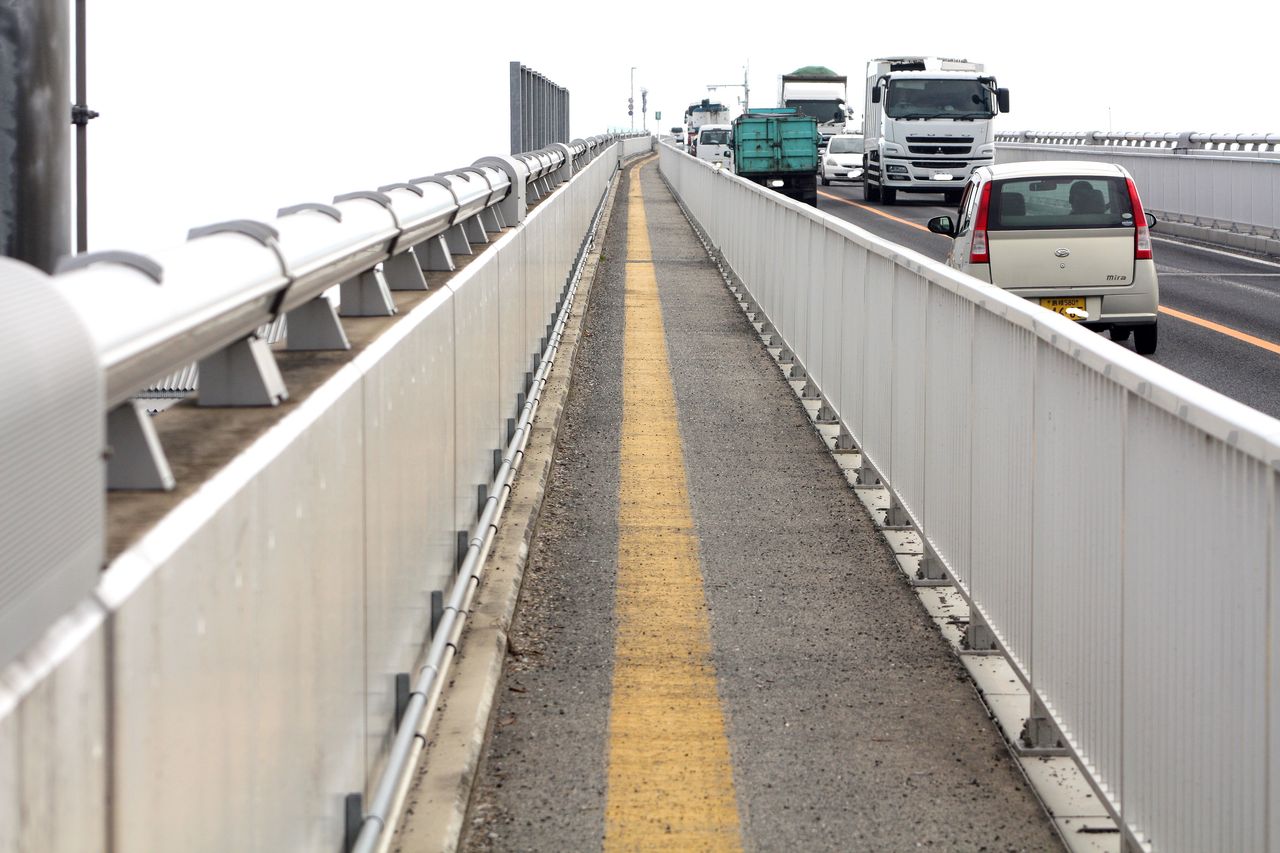 べた踏み坂 江島大橋 山陰と小庭 写真