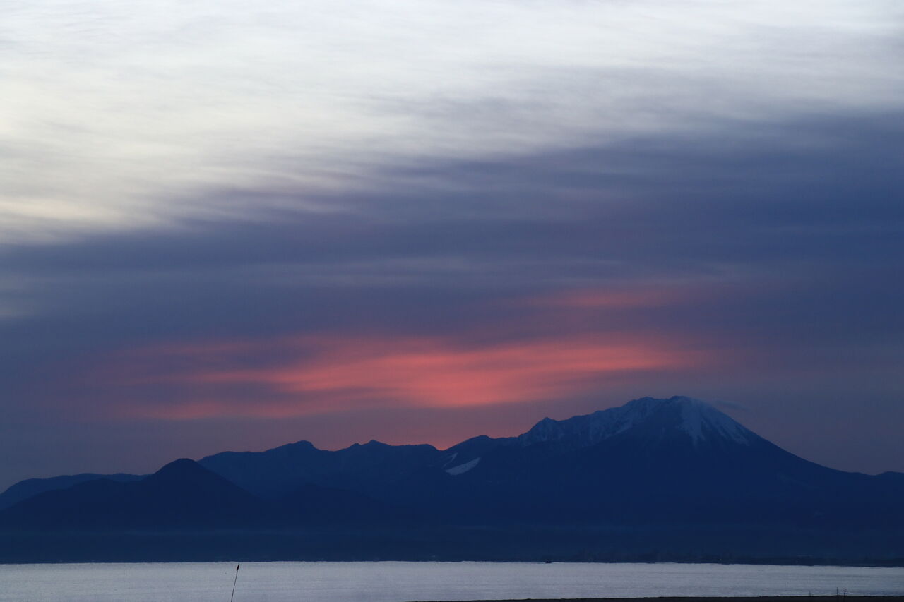 美保湾展望ビーチからの大山 2 山陰と小庭 写真