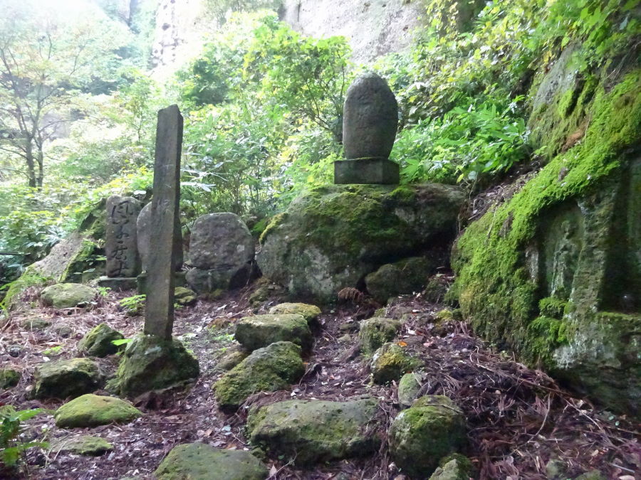 宝珠山 阿所川院 立石寺（山形県）⑧せみ塚 : まあ坊の旅の思い出