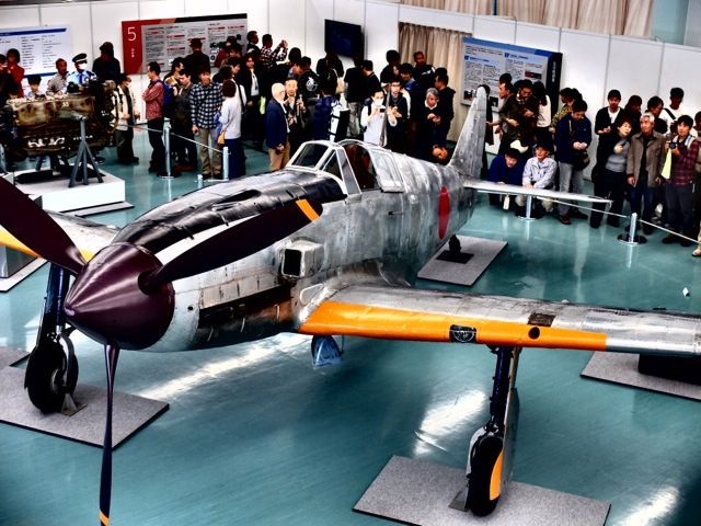 父さん、『飛燕（ひえん）』を見て来ましたよ。 : その場に立つ