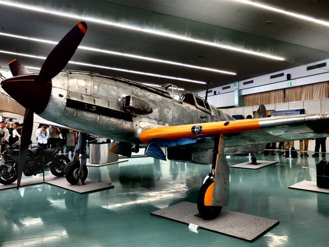 父さん、『飛燕（ひえん）』を見て来ましたよ。 : その場に立つ