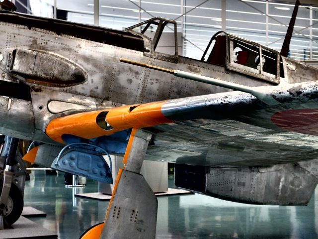 父さん、『飛燕（ひえん）』を見て来ましたよ。 : その場に立つ