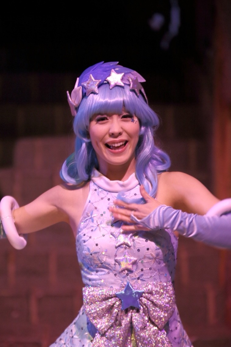 白い仔猫と赤いりぼん Sanrio ダンサー