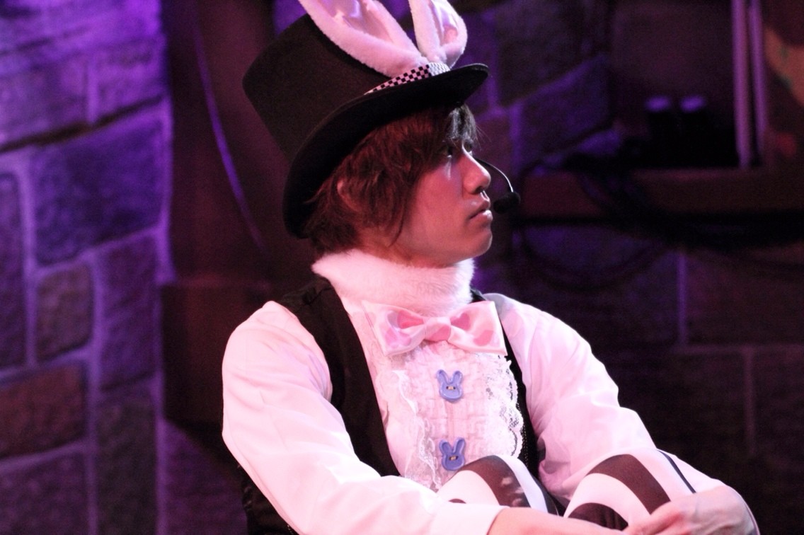 橋本秀作 さん / ピューロランドエンターテイナー : 白い仔猫と赤いりぼん 橋本秀作 さん / ピューロランドエンターテイナー : 白い仔猫と赤いりぼん